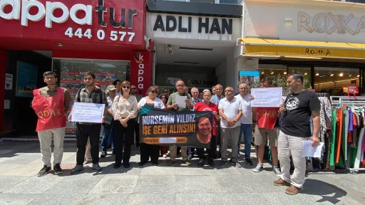 Nursemin Yıldız'ın İşten &Ccedil;ıkarılması ile ilgili EMO İstanbul Şubesi &ouml;n&uuml;nde M&uuml;hendis Meclisinin basın a&ccedil;ıklaması.