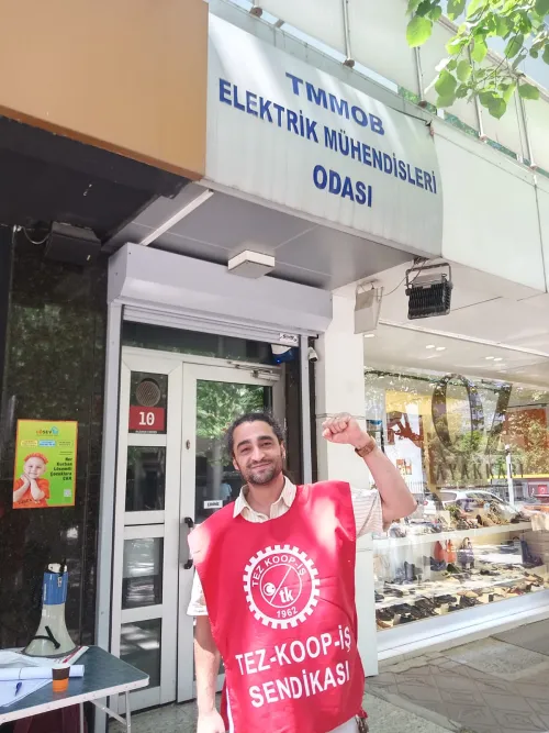 Aykut Selvi EMO Genel Merkez Önünde Direniyor