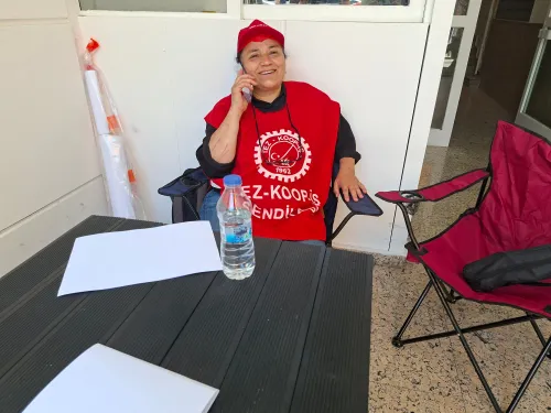 Nursemin Yıldız imza masasında konuşurken