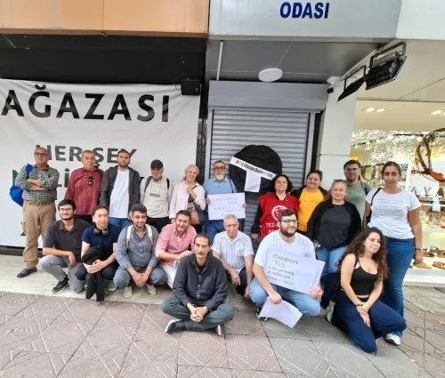 EMO önünde siyah çelenk ve Mühendis Meclisi